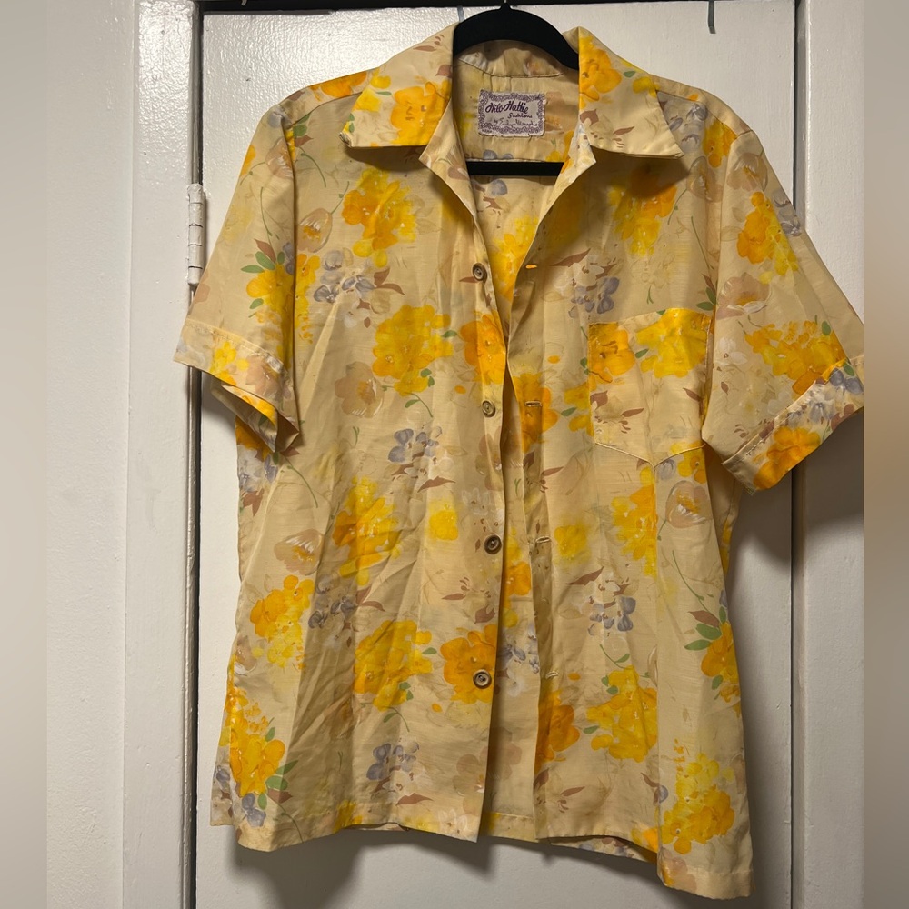 Hilo Hattie Men’s yellow button down
